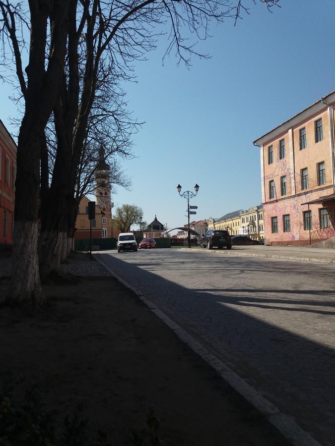 Уютные Апартаменты В Самом Сердце Старого Города Каменец-Подольский Экстерьер фото